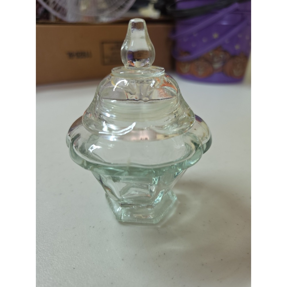 Avon Vintage Glass Container/ Candy Dish/Trinket‎ Holder. Beautiful Piece